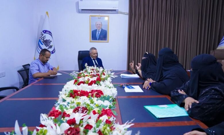 وزيرا الشؤون الإجتماعية والصناعة يطلعان على تحضيرات المؤتمر الأول للرائدات بحضرموت
