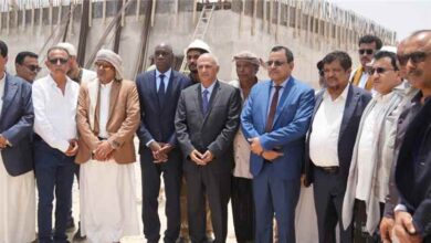 وزيرا المياه والزراعة يتفقدان مشروع الخزان التجميعي في قشن ويطلعان على احتياجات قطاع المياه
