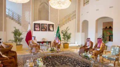 وزيرا خارجية السعودية وقطر يؤكدان توحيد المواقف وخفض التصعيد وحماية الملاحة بالمنطقة