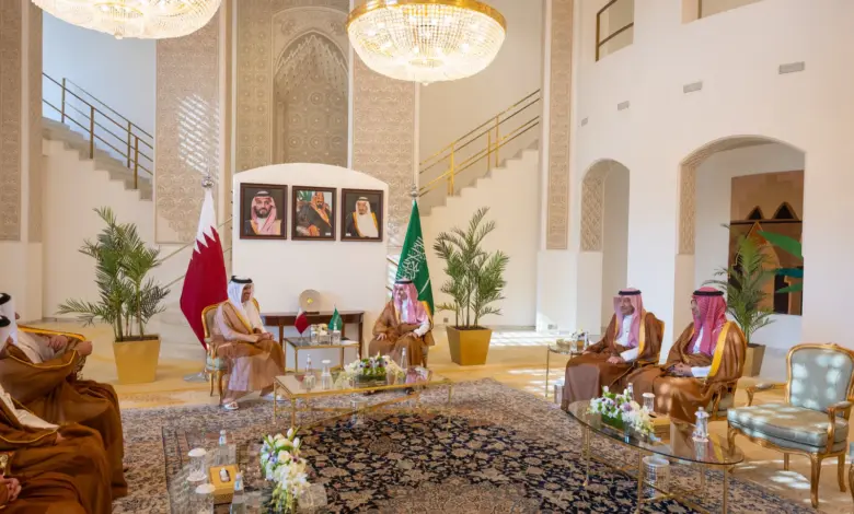 وزيرا خارجية السعودية وقطر يؤكدان توحيد المواقف وخفض التصعيد وحماية الملاحة بالمنطقة