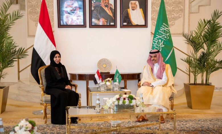 وزيرة الخارجية اليمنية: لن نقبل بتحويل أراضينا وممراتنا البحرية إلى منطلق لتهديد المملكة والملاحة الدولية