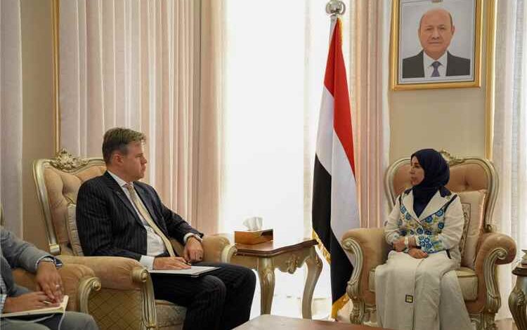 وزيرة الخارجية تبحث مع القائم بأعمال السفارة الأمريكية مستجدات الأوضاع في اليمن والمنطقة