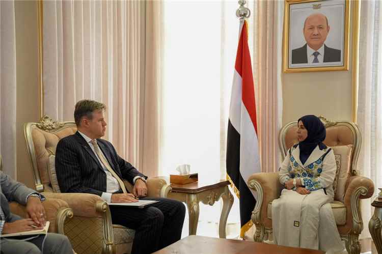 وزيرة الخارجية تبحث مع القائم بأعمال السفارة الأمريكية مستجدات الأوضاع في اليمن والمنطقة