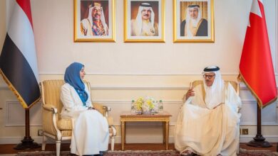 وزيرة الخارجية تبحث مع نظيرها البحريني تنسيق المواقف إزاء مستجدات اليمن والمنطقة