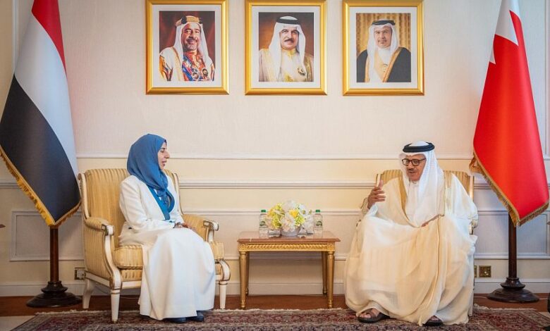 وزيرة الخارجية تبحث مع نظيرها البحريني تنسيق المواقف إزاء مستجدات اليمن والمنطقة