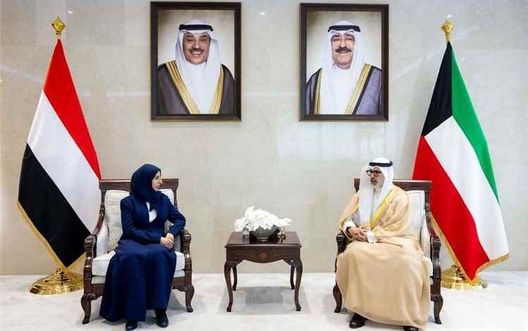 وزيرة الخارجية تبحث مع نظيرها الكويتي سبل تعزيز وتطوير العلاقات الثنائية