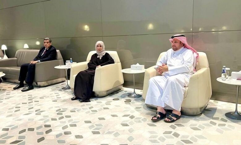 وزيرة الخارجية تصل الدوحة في ثاني محطات جولتها الخليجية