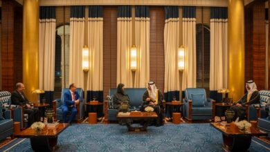 وزيرة الخارجية تصل المنامة في مستهل جولة خليجية