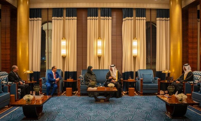 وزيرة الخارجية تصل المنامة في مستهل جولة خليجية