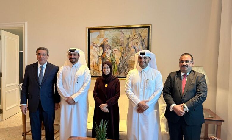 وزيرة الخارجية تلتقي مسؤولي مؤسسة التعليم فوق الجميع بدولة قطر