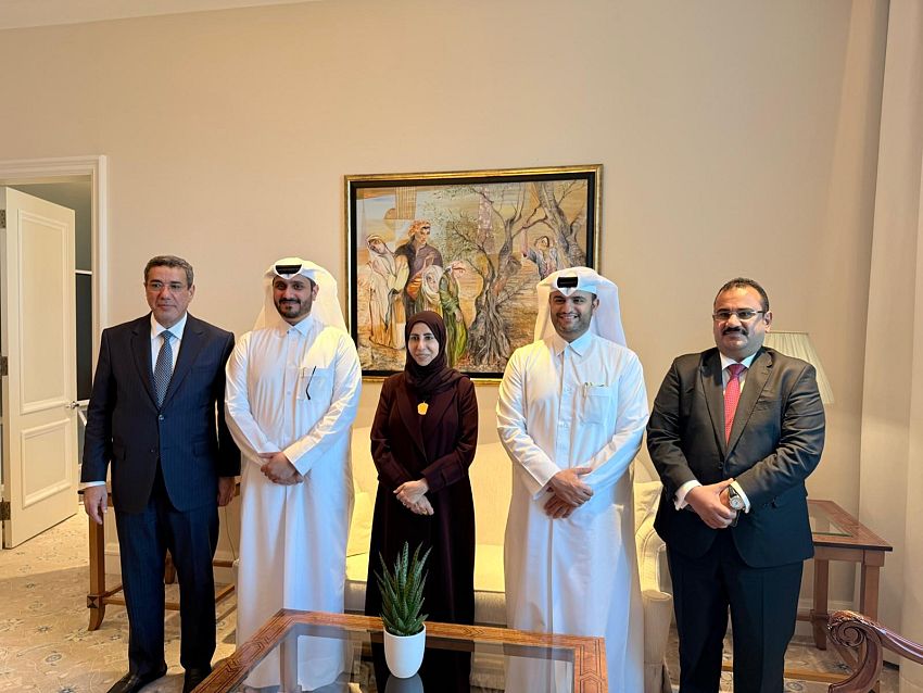 وزيرة الخارجية تلتقي مسؤولي مؤسسة التعليم فوق الجميع بدولة قطر