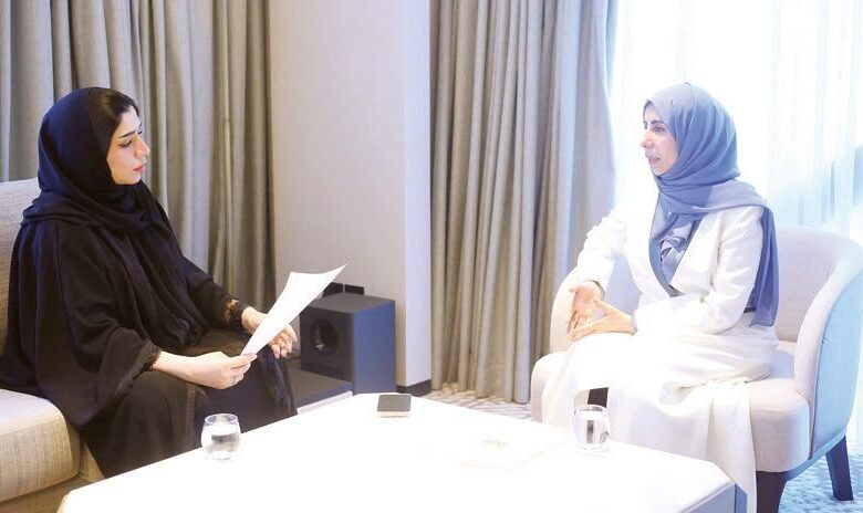 وزيرة الخارجية لـ أخبار الخليج: استعادة الدولة ركيزة لأمن اليمن والخليج والبحر الأحمر