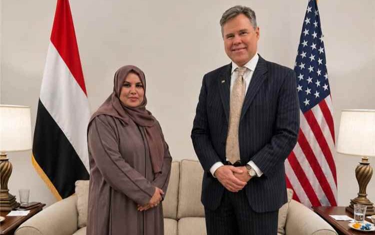 وزيرة الدولة تبحث مع القائم بأعمال السفارة الأمريكية تعزيز جهود تمكين المرأة اليمنية