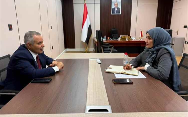وزيرة الشؤون القانونية تبحث مع وزير الشؤون الاجتماعية والعمل تعزيز التنسيق في الجوانب القانونية والمؤسسية