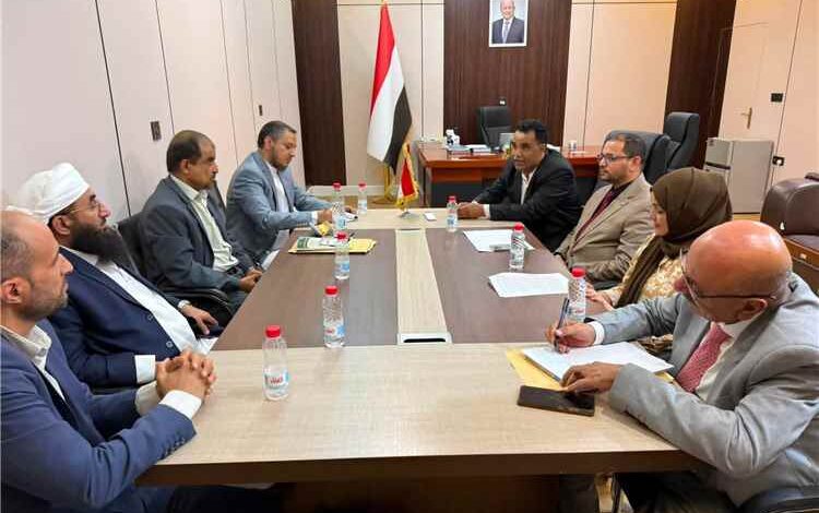 وزيرة الشؤون القانونية ووزير الأوقاف والإرشاد يبحثان تطوير الأطر القانونية لحماية أموال وأراضي الأوقاف