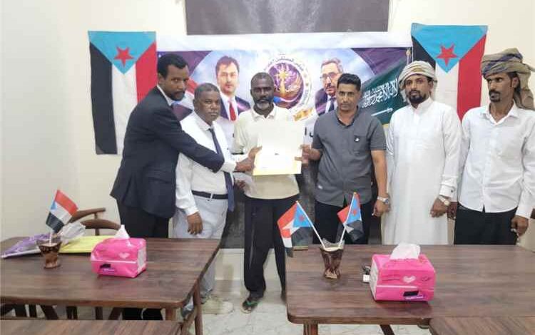 وفاءً لعطائهم.. مجلس المستقبل الجنوبي بسقطرى يكرّم عمال النظافة تقديرًا لجهودهم