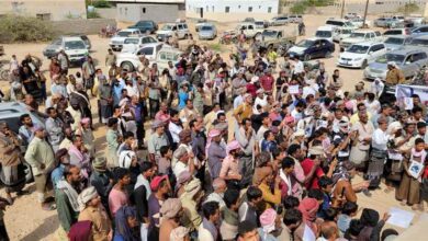 وقفة جماهيرية في ميفعة بشبوة لنصرة كتاب الله والمطالبة باتخاذ الإجراءات القانونية بحق المتهمين بالسحر والشعوذة