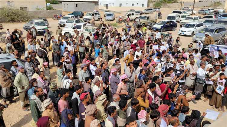 وقفة جماهيرية في ميفعة بشبوة لنصرة كتاب الله والمطالبة باتخاذ الإجراءات القانونية بحق المتهمين بالسحر والشعوذة