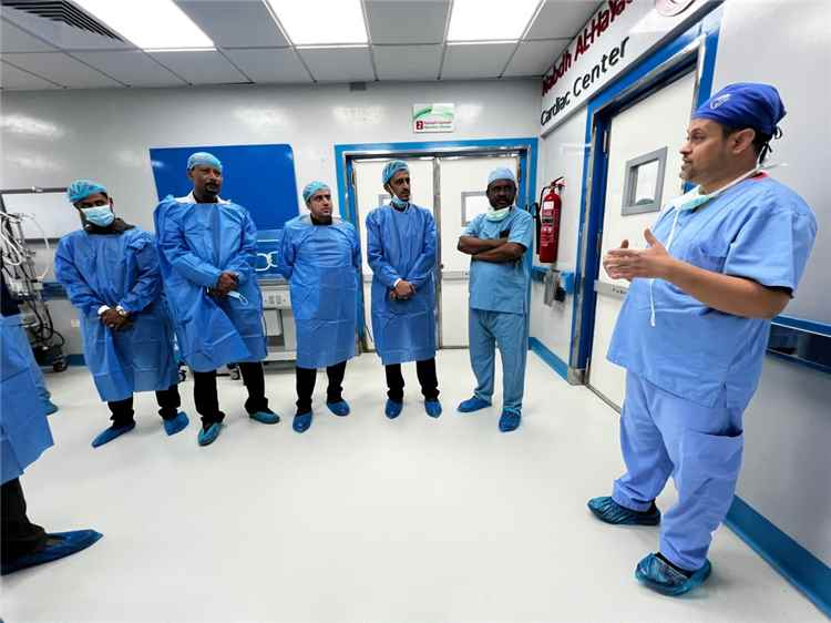 وكيل حضرموت الجيلاني يدشن مخيم جراحة قلب الكبار بالمكلا