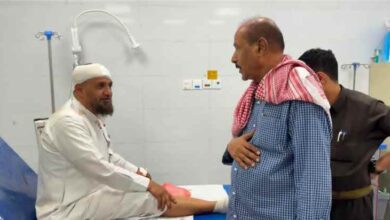 وكيل حضرموت بارباع يتفقد جرحى استهداف العبر في هيئة مستشفى سيئون ويوجه بتقديم الرعاية الطبية الكاملة