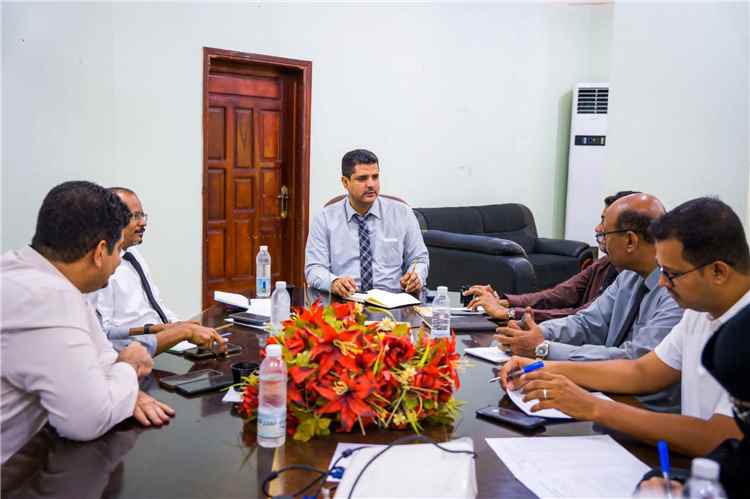 وكيل حضرموت للشؤون الفنية يعقد لقاء تعريفيا وتشاوريا حول تمويل مشروع تحسين المدن الحضرية