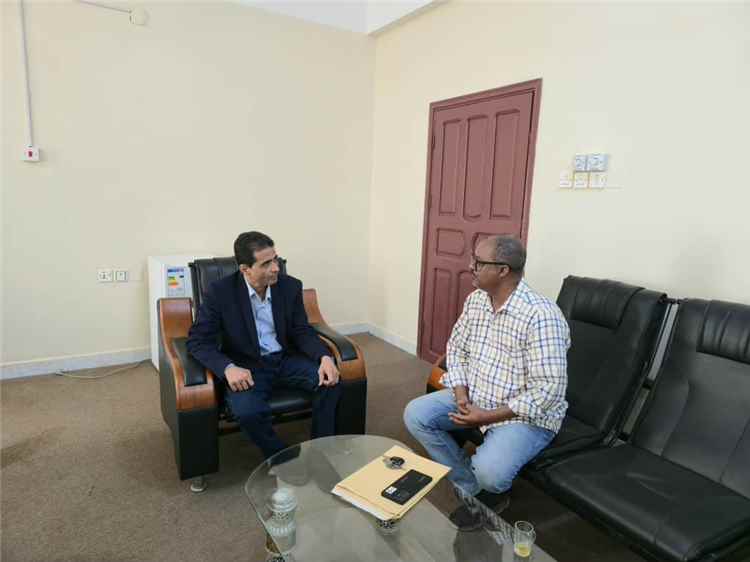 وكيل حضرموت للشؤون المالية والإدارية يلتقي مدير الجهاز المركزي للرقابة والمحاسبة بساحل حضرموت