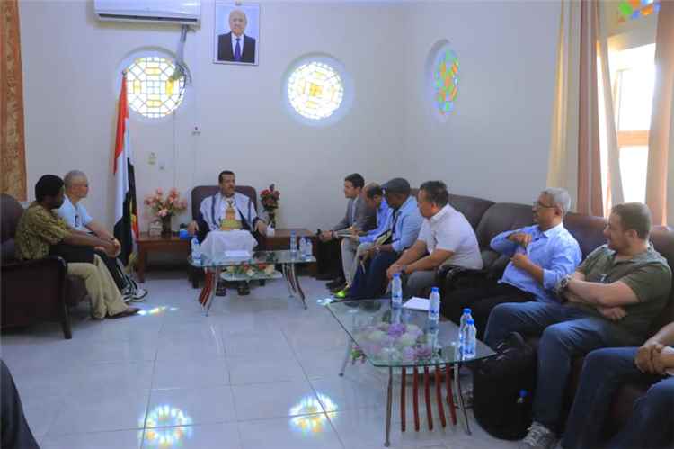وكيل محافظة مأرب يستقبل فريقًا طبيًا للجنة الدولية للصليب