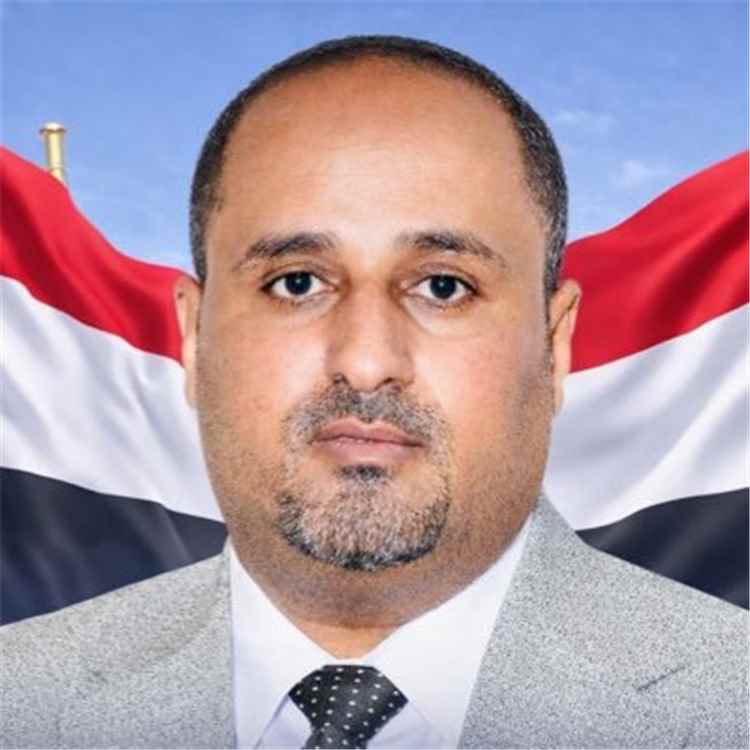 وكيل وزارة الإعلام يهاجم ناطق الحـ.ـوثيين: كذبتم بشأن ميناء المخا وحاولتم تبرير استهداف منشأة مدنية