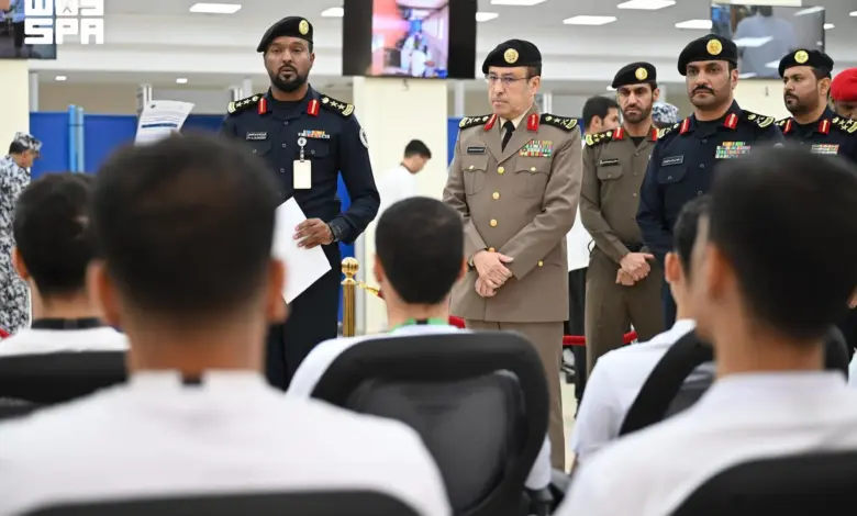 وكيل وزارة الداخلية للشؤون العسكرية يتفقد إجراءات القبول في دورة تأهيل الضباط الجامعيين الـ56