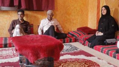 وكيلة حضرموت لشؤون المرأة تزور أسرة الفنان الراحل علي سعيد علي وتؤكد أهمية إحياء إرثه الفني