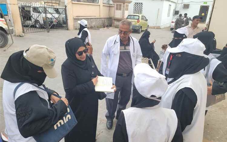 وكيلة وزارة الصحة تتفقد عمل فرق التحصين ضد الحصبة في الشيخ عثمان