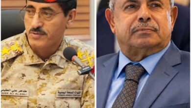 الخنبشي يطلع هاتفيًا من وزير الدفاع على مستجدات الأوضاع في الجبهات ويشيد ببطولات القوات المسلحة.