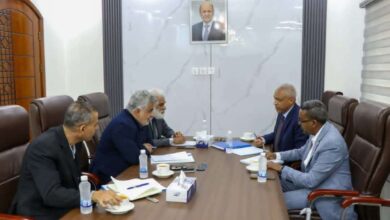 وزير التخطيط يبحث مع مسؤول أممي تعزيز الشراكة والتنسيق التنموي والإنساني.