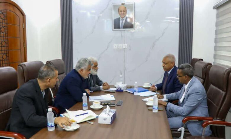 وزير التخطيط يبحث مع مسؤول أممي تعزيز الشراكة والتنسيق التنموي والإنساني.