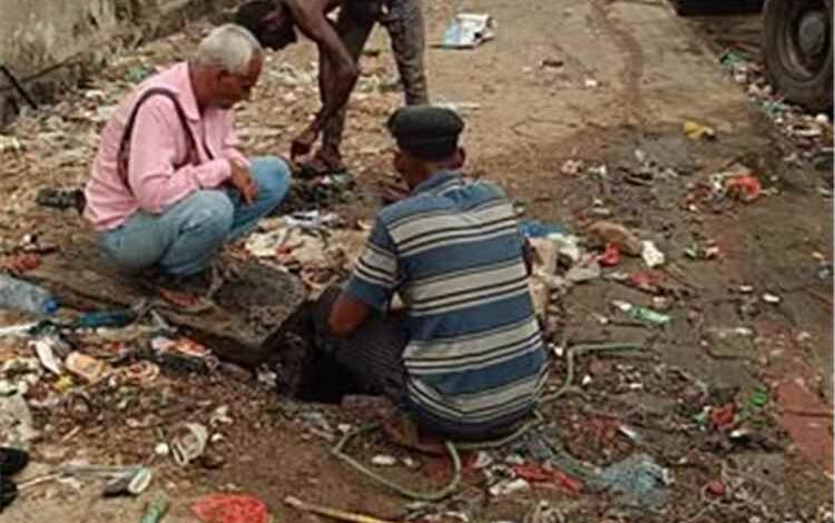 بتوجيهات مدير عام مديرية التواهي حثيثة لتحسين خدمات الصرف الصحي بالمديرية