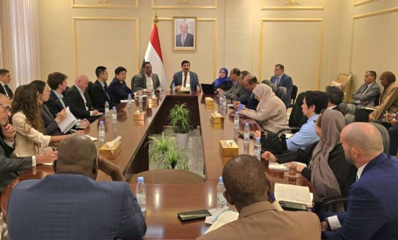 23 سفيراً وممثلاً دبلوماسياً دولياً يستمعون لإحاطة حقوقية حول انتهاكات الحرب في اليمن