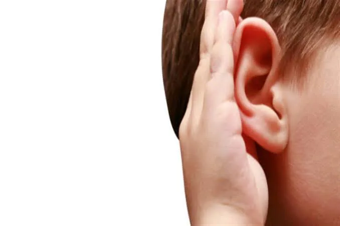 5 علامات تكشف ضعف سمع طفلك.. تجمع القصيم الصحي يحذّر