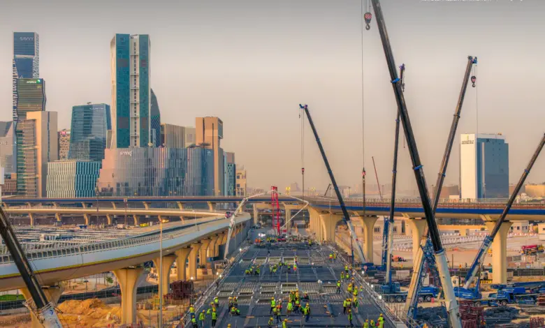 85 % إنجاز.. جسر طريق الثمامة بالرياض يقترب من الاكتمال