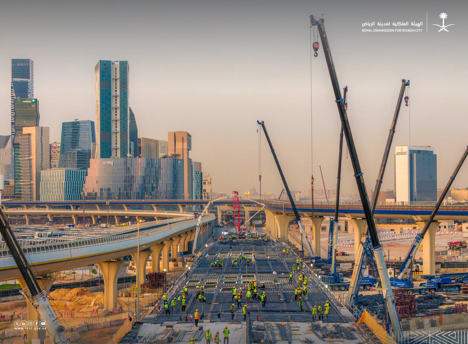 85 % إنجاز.. جسر طريق الثمامة بالرياض يقترب من الاكتمال