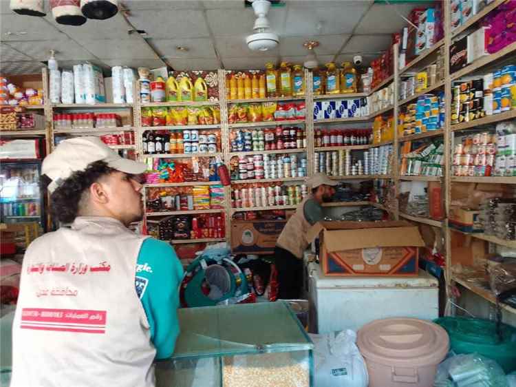 "صناعة صيرة" يُنفّذ نزولاً ميدانياً شاملاً لـ 5 قطاعات حيوية في كريتر لمتابعة إشهار الأسعار وضبط الأسواق