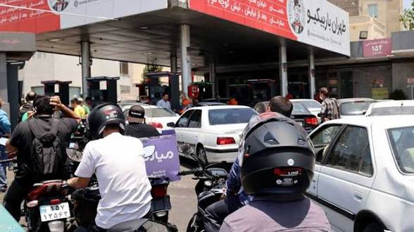 أزمة وقود تضرب 6 دول عربية.. طوابير وارتفاعات سعرية واحتجاجات تشعل الشارع