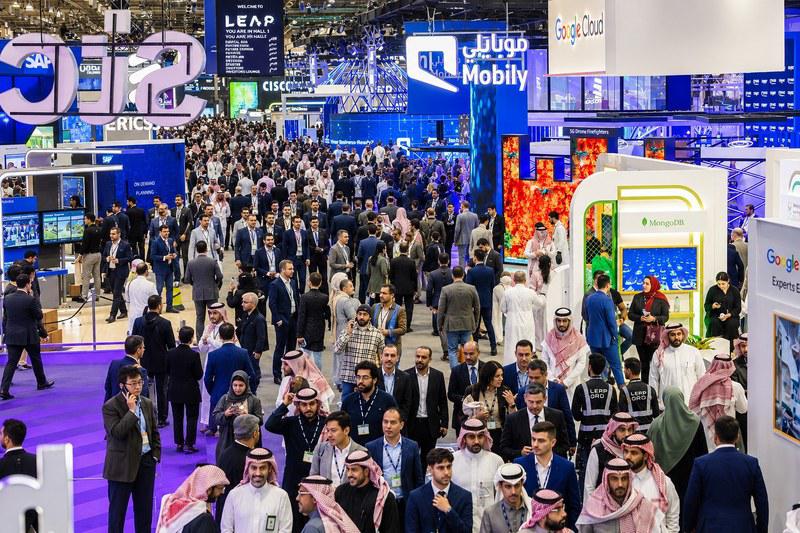 أستديوهات «LEAP».. منصة متكاملة تنقل تجارب المؤتمر عالميًا