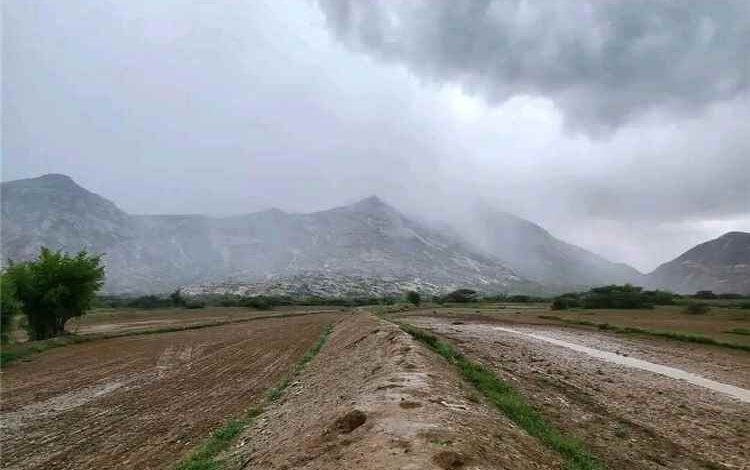 أمطار غزيرة تهطل على مديرية مودية بمحافظة أبين