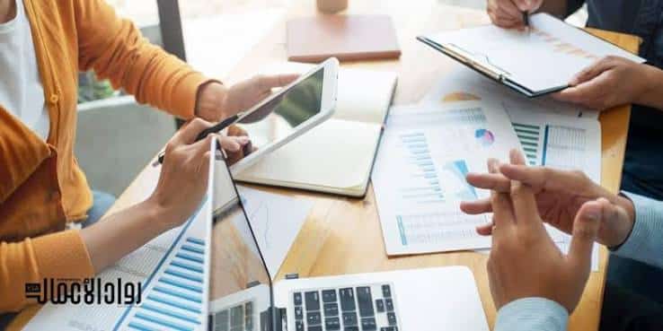 أهمية عقود العمل في تنظيم العلاقة بين الموظف وصاحب العمل
