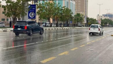 إنذار أحمر.. أمطار رعدية غزيرة وسيول وبَرد في عدة مناطق