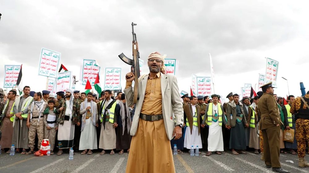 إيران تقترب من إحكام سيطرتها على باب المندب.. ثاني شريان للطاقة في العالم