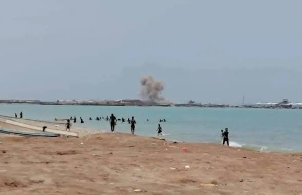اتهامات بنهب منشآت إغاثية في الساحل الغربي.. وتحذيرات من حرمان آلاف النازحين من المساعدات