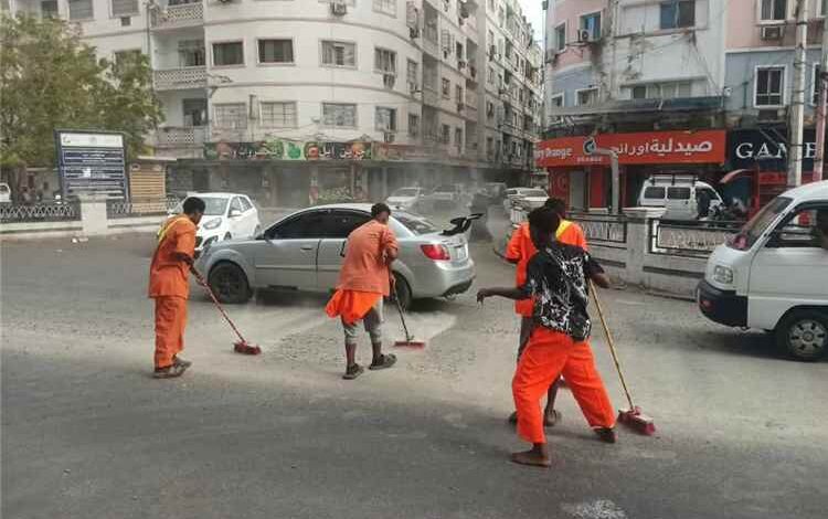 استمرار حملات النظافة الميدانية في مديرية المعلا لتحسين المظهر العام