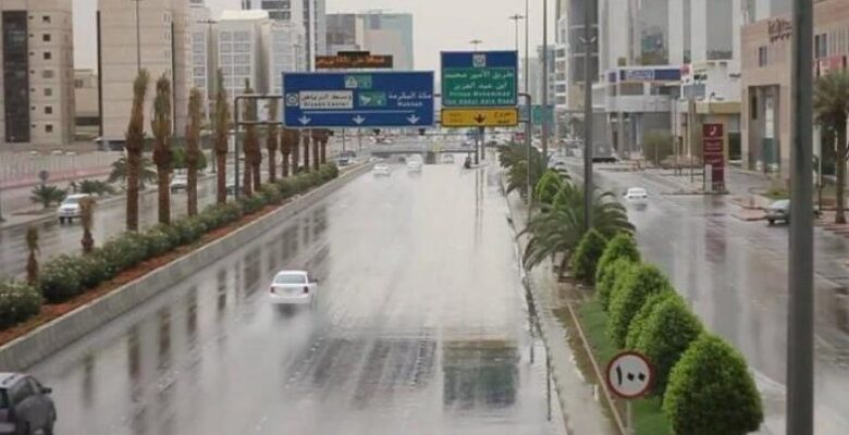 الأرصاد يحذر من أمطار وسيول وغبار في 9 مناطق