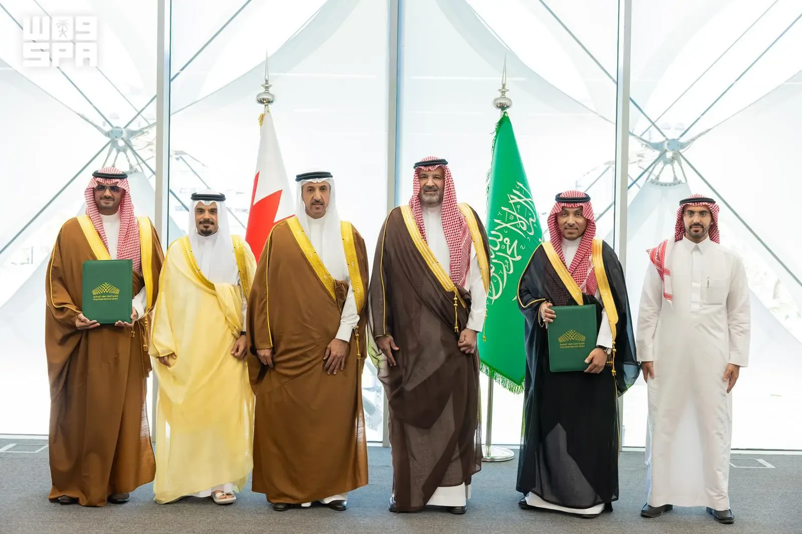 الأمير فيصل بن سلمان يستقبل وزير المواصلات والاتصالات البحريني رئيس مجلس أمناء "دراسات" ويشهد توقيع مذكرة تفاهم